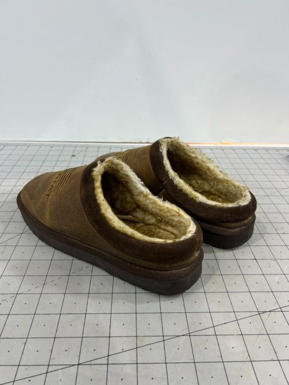 Ariat Men’s Brown Leather Sherpa-Lined Slippers Size 8 American Flag Design - Picture 5 of 6
